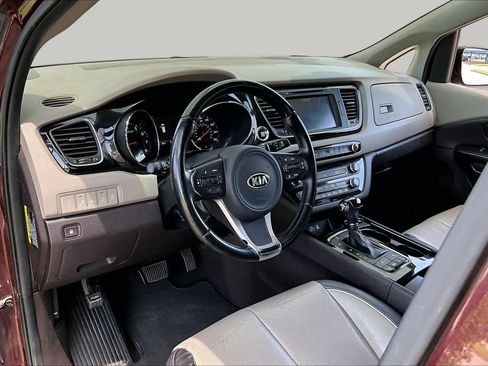 Used 2016 Kia Sedona SX Limited FWD image 18