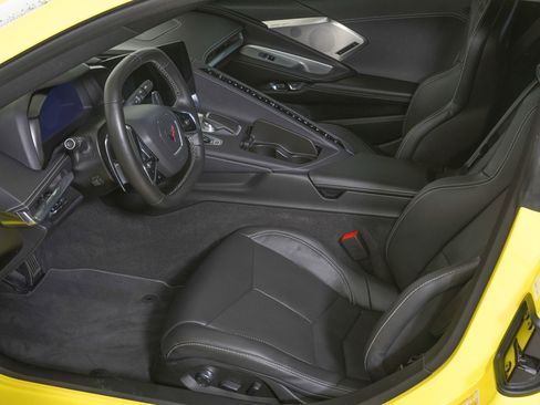 Used 2024 Chevrolet Corvette Stingray Preferred Cpe w/ Z51 Performance Package image 12