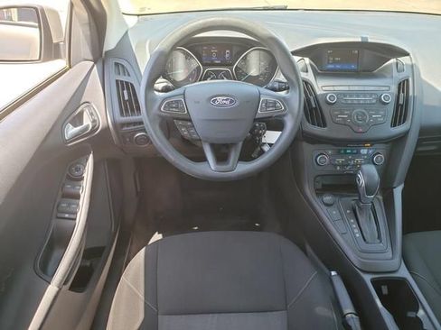 Used 2018 Ford Focus SE FWD image 15