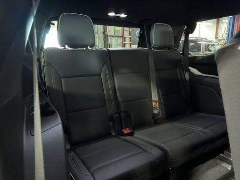Used 2022 GMC Yukon SLT w/ SLT Luxury Package AWD/4WD image 19
