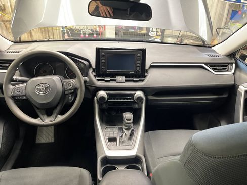 Certified 2021 Toyota RAV4 LE AWD/4WD image 17