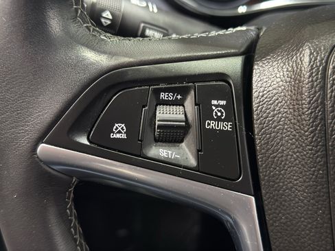 Used 2021 Buick Encore Preferred FWD image 21