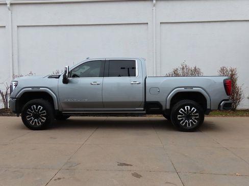 Used 2024 GMC Sierra 2500 Denali Ultimate image 4