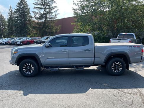 Used 2021 Toyota Tacoma TRD Off-Road w/ TRD Premium Off Road Package AWD/4WD image 2