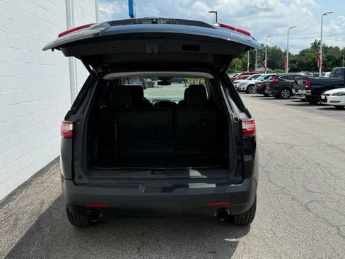 Used 2021 Chevrolet Traverse LT FWD image 7
