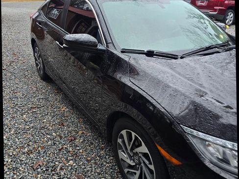 Used 2017 Honda Civic EX image 4