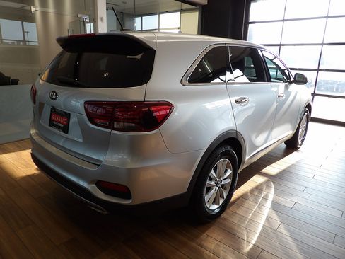 Used 2019 Kia Sorento FWD V6 image 6