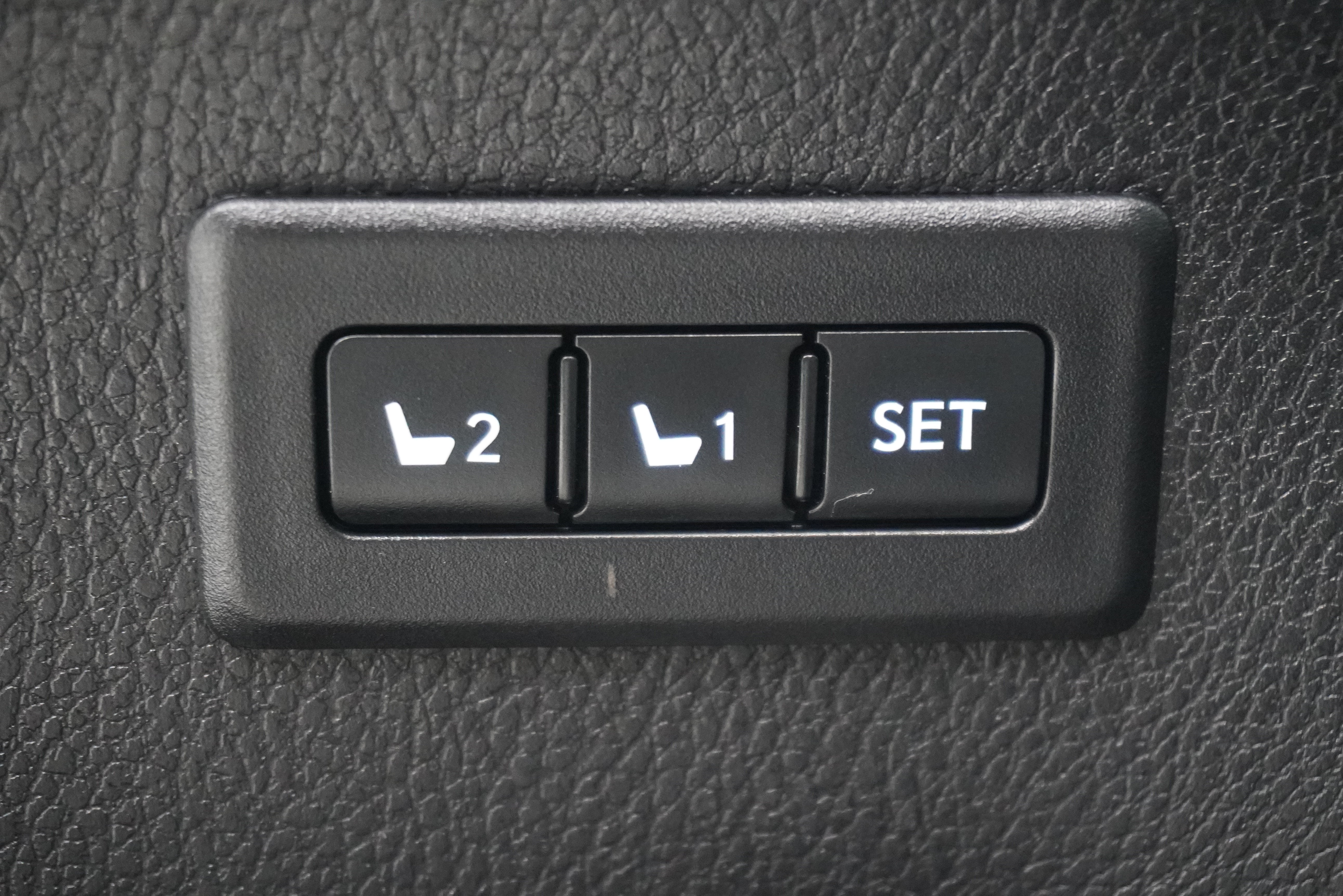 Used 2016 Toyota RAV4 Limited FWD image 13