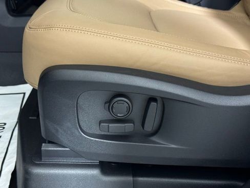 New 2026 Land Rover Defender 110 X-Dynamic SE image 29