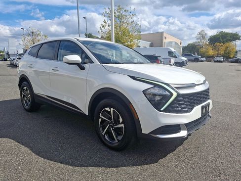 Certified 2023 Kia Sportage LX image 3