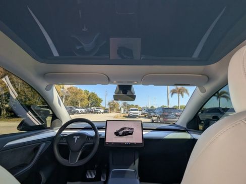 Used 2023 Tesla Model Y Performance image 19