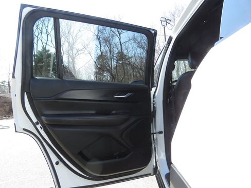 Used 2023 Jeep Grand Cherokee L Laredo image 20