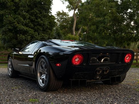Used 2006 Ford GT RWD image 18