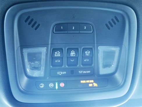 Used 2022 Chevrolet Traverse Premier image 24