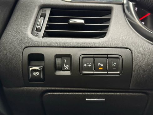 Used 2018 Chevrolet Impala Premier w/ Premier Confidence Package image 22