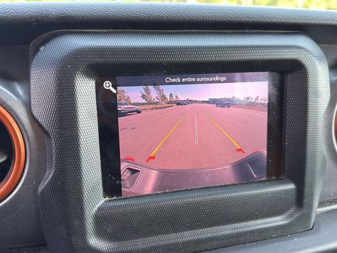 Used 2021 Jeep Gladiator Mojave w/ Cold Weather Group AWD/4WD image 9