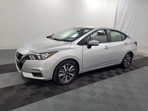Used 2021 Nissan Versa SV FWD image 2