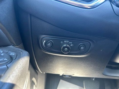 Used 2021 Chevrolet Equinox Premier FWD image 32