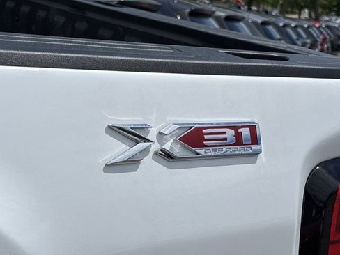 Used 2022 GMC Sierra 2500 AT4 w/ AT4 Premium Plus Package AWD/4WD image 19