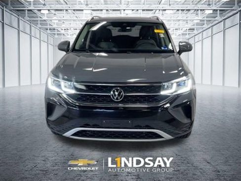 Used 2022 Volkswagen Taos SEL w/ Panoramic Sunroof Package FWD image 4