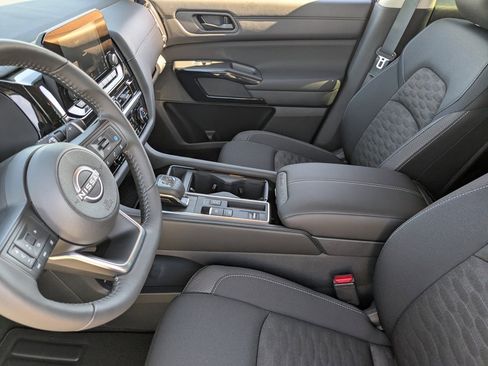 New 2025 Nissan Pathfinder SV image 12