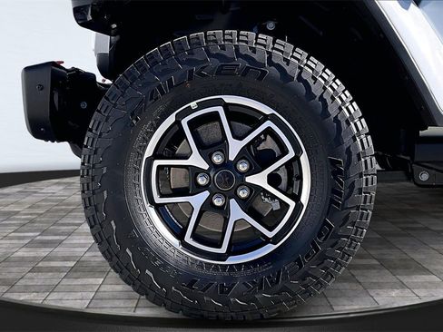 New 2025 Jeep Gladiator Rubicon image 12