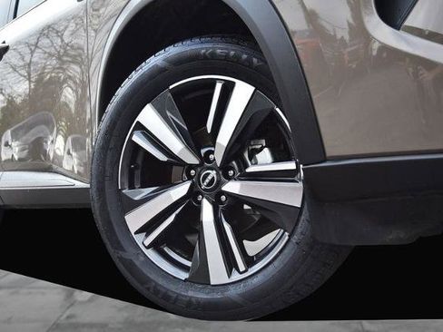 Certified 2024 Nissan Rogue SL image 3