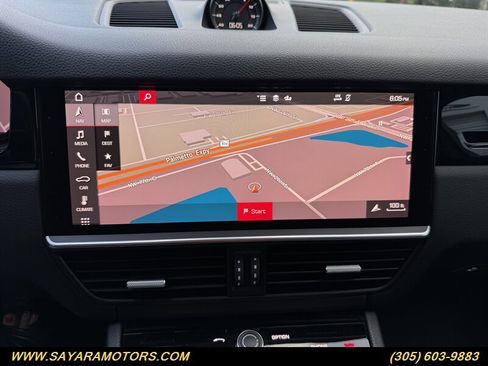 Used 2021 Porsche Cayenne Coupe image 30