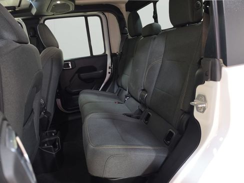 Certified 2025 Jeep Gladiator Sport AWD/4WD image 15