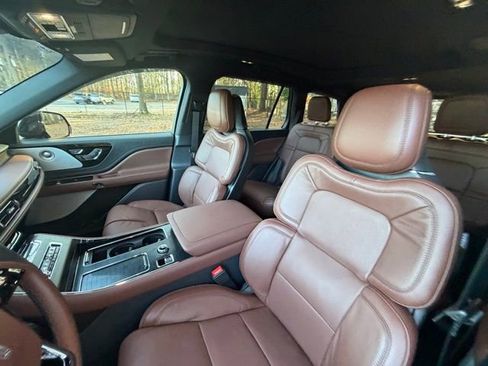 Certified 2025 Lincoln Aviator Reserve w/ Equipment Group 201A image 12