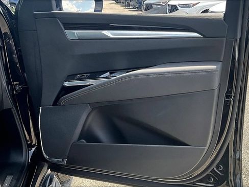 Used 2025 Cadillac Escalade ESV Premium Luxury AWD/4WD image 23