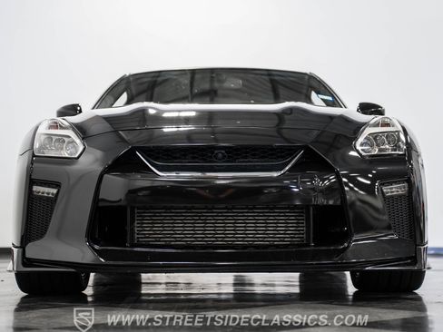 Used 2013 Nissan GT-R Premium image 32