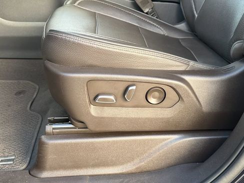 Used 2022 GMC Yukon XL Denali w/ Denali Premium Package RWD image 14