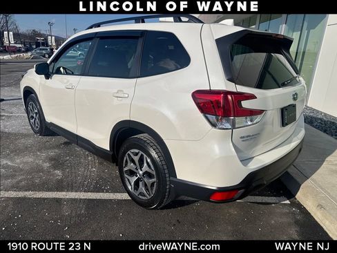 Used 2023 Subaru Forester Premium image 3