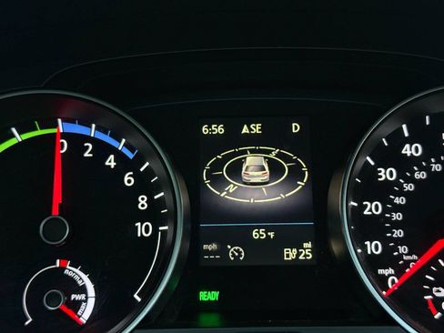 Used 2016 Volkswagen e-Golf SEL Premium w/ Driver Assistance Package image 25