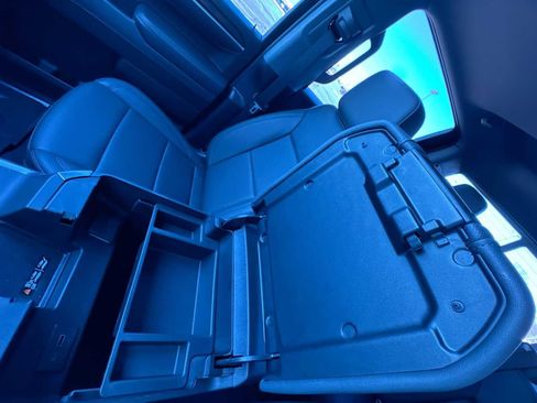 Used 2025 GMC Sierra 1500 SLT w/ SLT Premium Package image 27