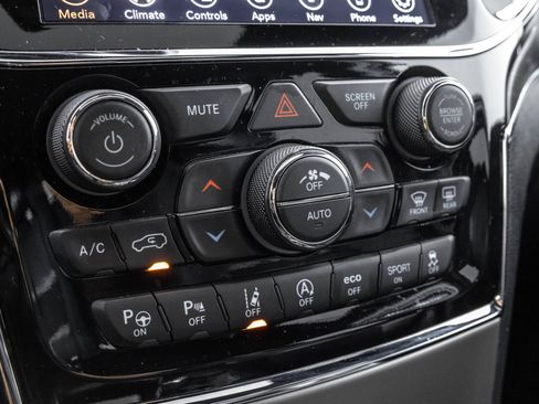 Used 2021 Jeep Grand Cherokee Limited AWD/4WD image 31