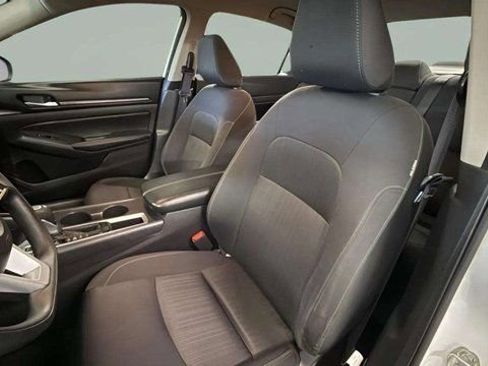 Used 2025 Nissan Altima 2.5 SV image 16