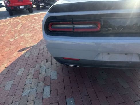 Used 2022 Dodge Challenger SXT w/ Driver Convenience Group RWD image 8