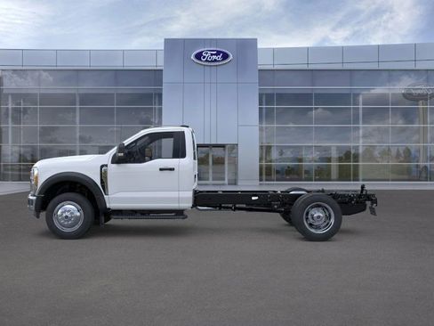 New 2026 Ford F450 XL w/ XL Chrome Package image 3