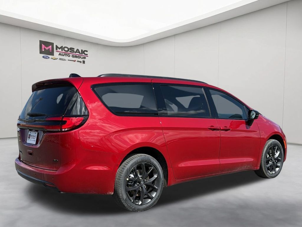 New 2026 Chrysler Pacifica Select w/ S Appearance Package AWD/4WD image 7