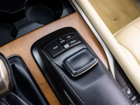 Used 2020 Lexus LX 570 4WD w/ Luxury Package image 24