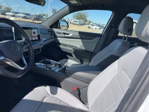 Used 2024 Volkswagen Atlas Cross Sport SEL R-Line image 14