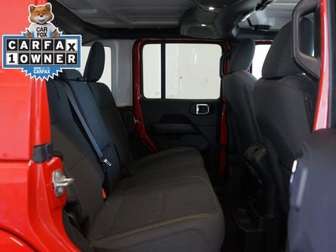 Used 2025 Jeep Wrangler Unlimited Sahara AWD/4WD image 29