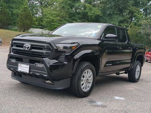Used 2025 Toyota Tacoma SR5 AWD/4WD image 7