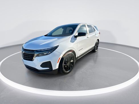 Used 2024 Chevrolet Equinox LS w/ LS Convenience Package image 4