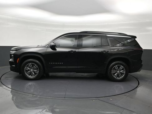 Used 2026 Chevrolet Traverse LT FWD image 2