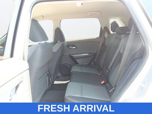 Used 2022 Nissan Rogue SV FWD image 32