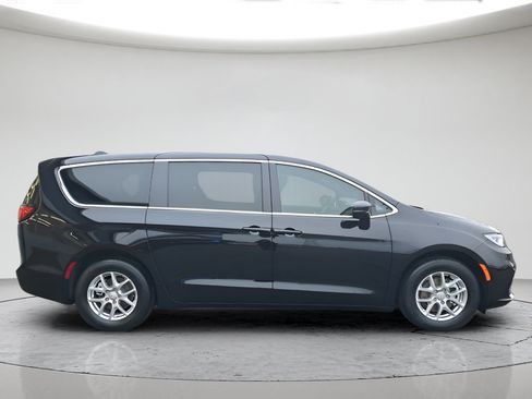 New 2026 Chrysler Pacifica Select FWD image 2