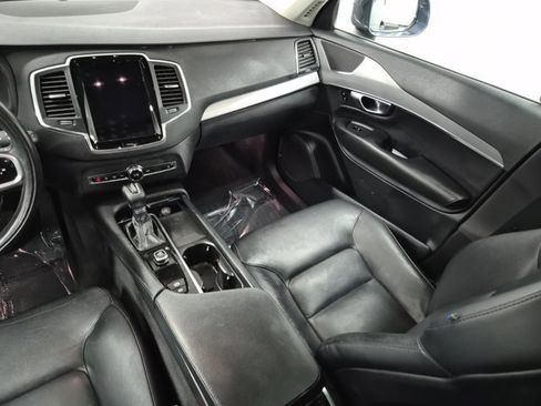 Used 2022 Volvo XC90 T5 Momentum w/ Climate Package image 14